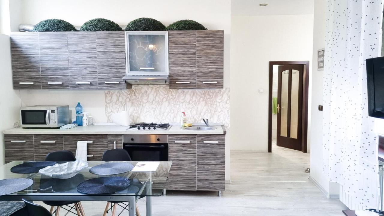 Simi Central Apartment Oradea Exterior photo
